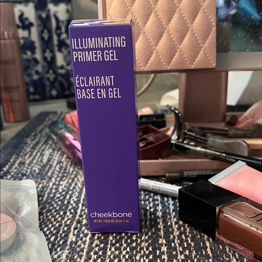 Cheekbone Illuminating Primer Gel